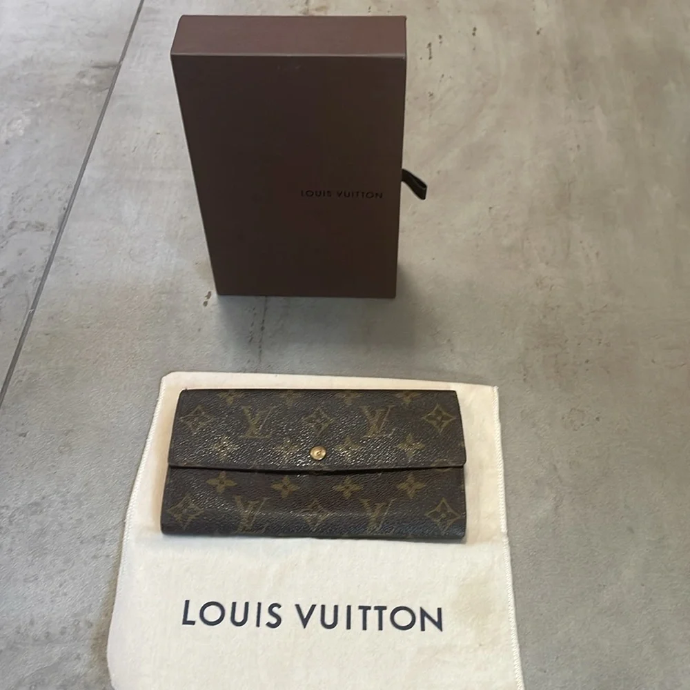 Louis Vuitton Monogram Wallet - Picture 2 of 15